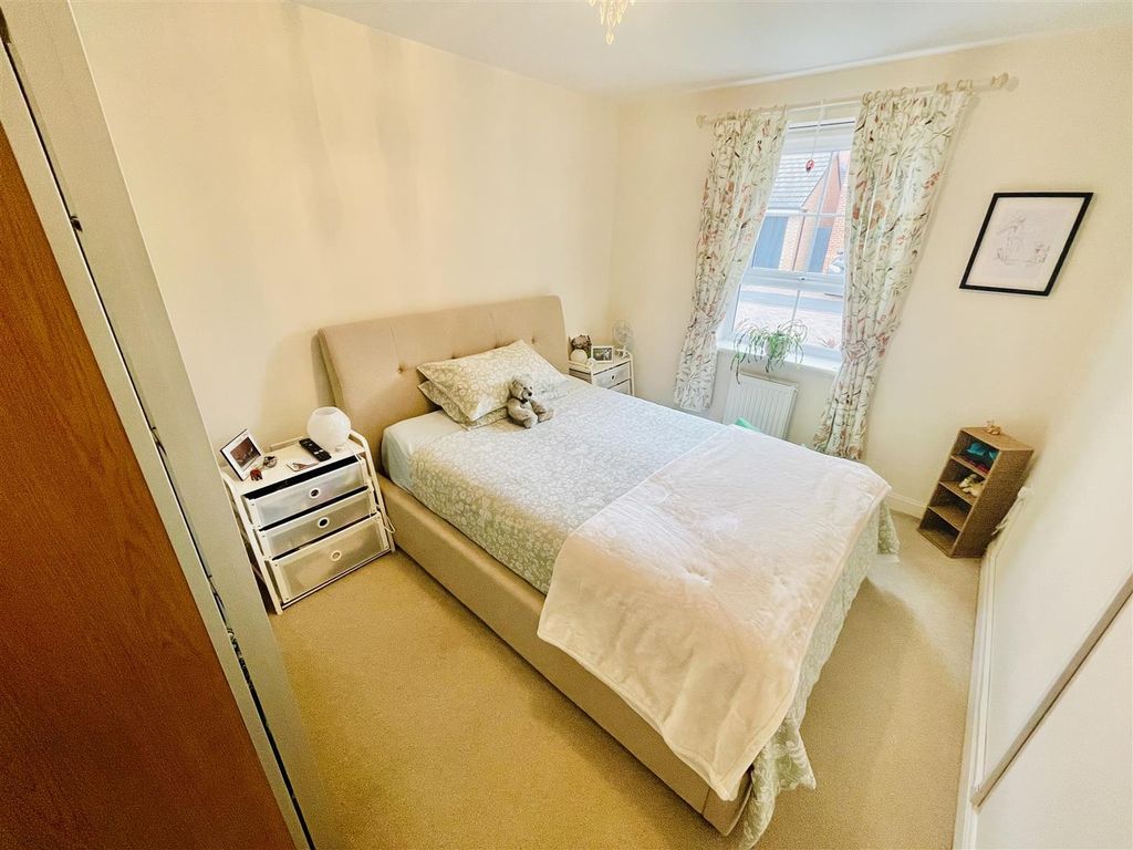 Property photo 3 of 10 Bedroom