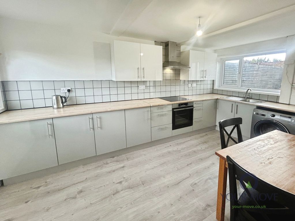 Property photo 3 of 15 Kitchen