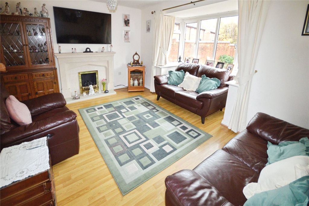 Property photo 3 of 22 Lounge