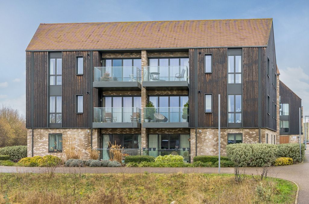 Property photo 1 of 18 1407171196980d0469604A