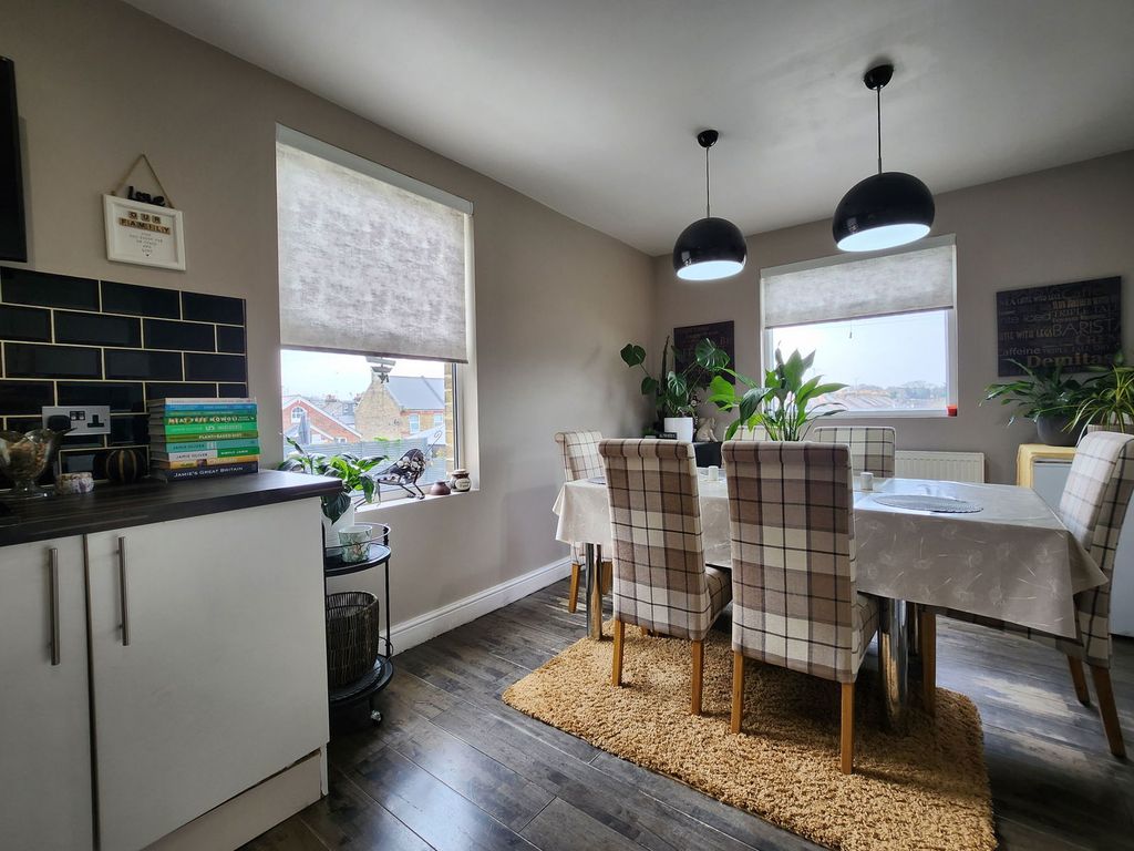 Property photo 3 of 30