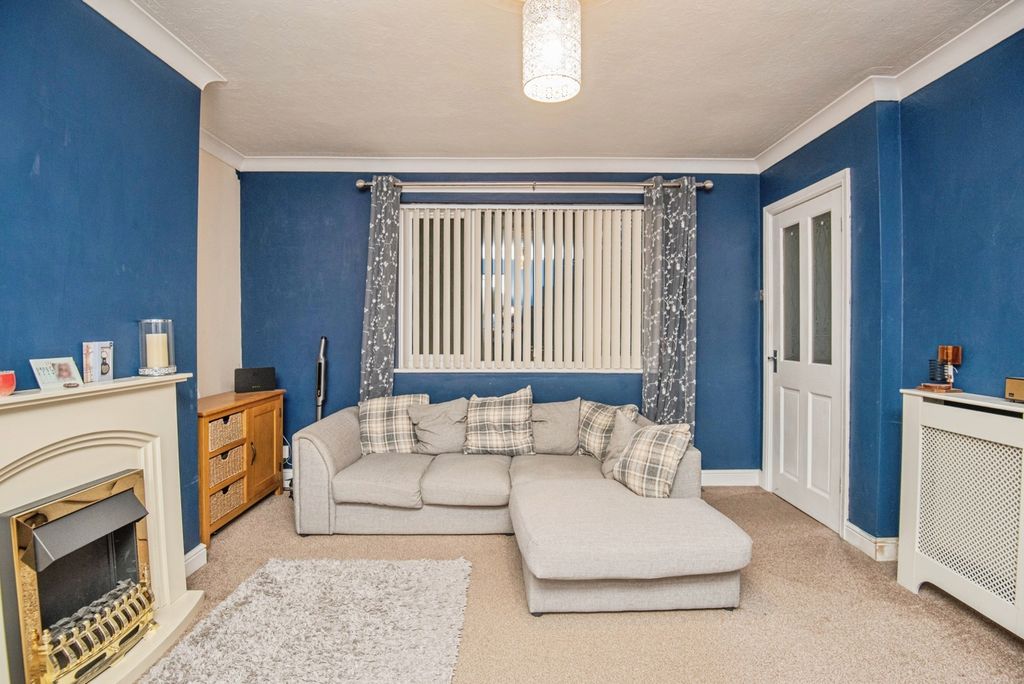 Property photo 2 of 17 Lounge