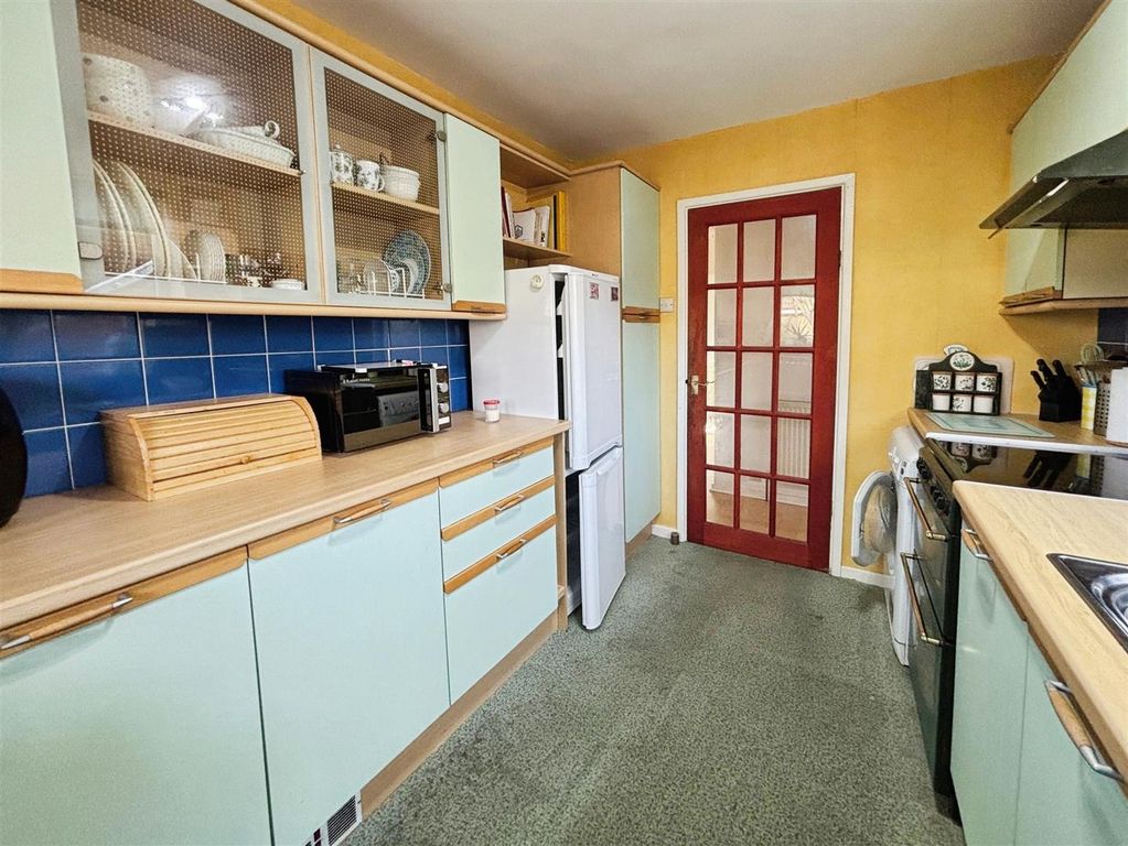 Property photo 3 of 16 Kitchen