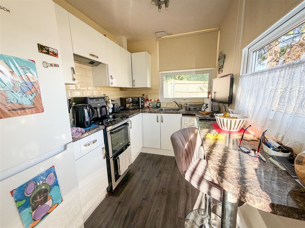 Property photo 3 of 14 Kitchen