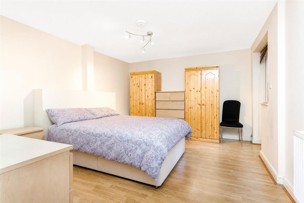 Property photo 2 of 6