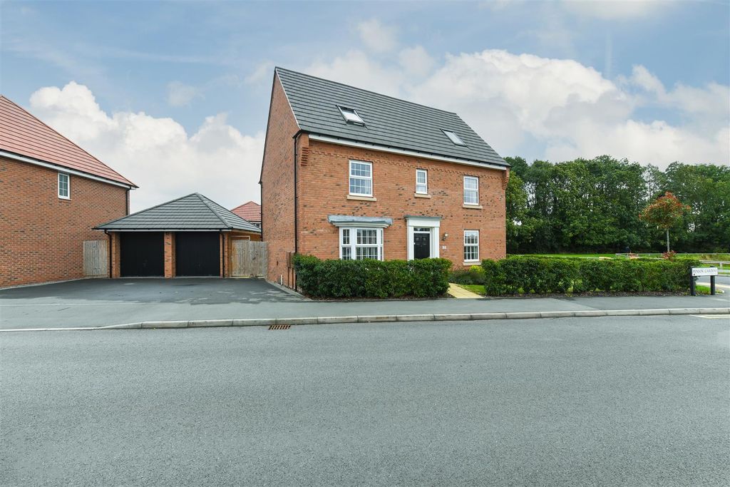 Property photo 1 of 38 2Pensongardens-14.Jpg