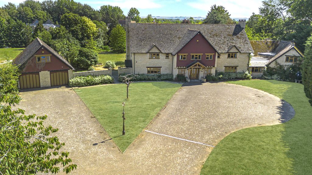 Property photo 1 of 33