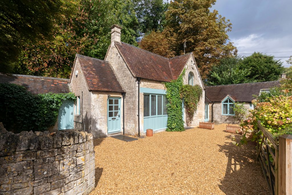 Property photo 1 of 11