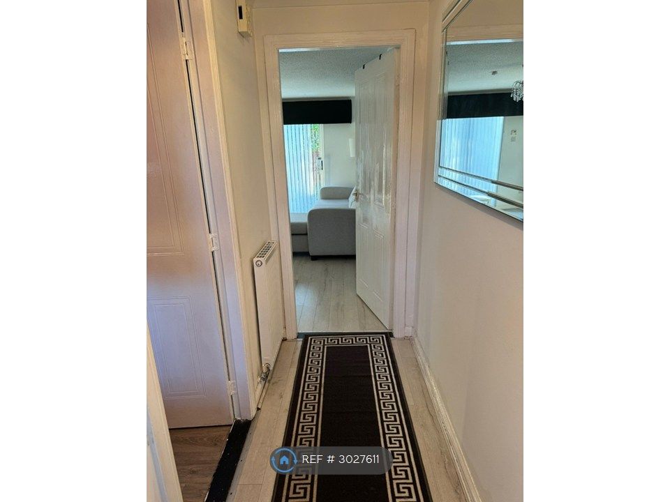 Property photo 2 of 12 Hallway
