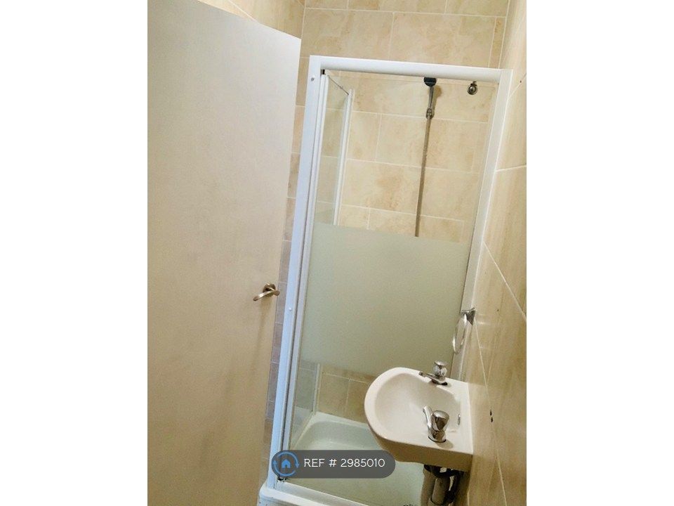 Property photo 3 of 11 Shower