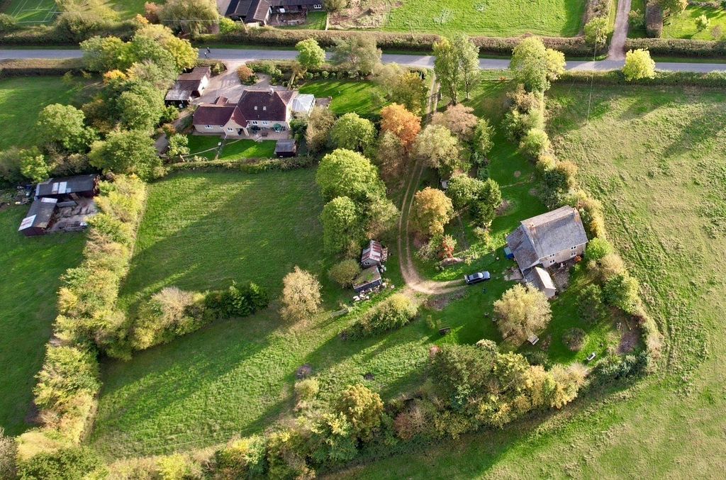 Property photo 2 of 19 Picture No. 23