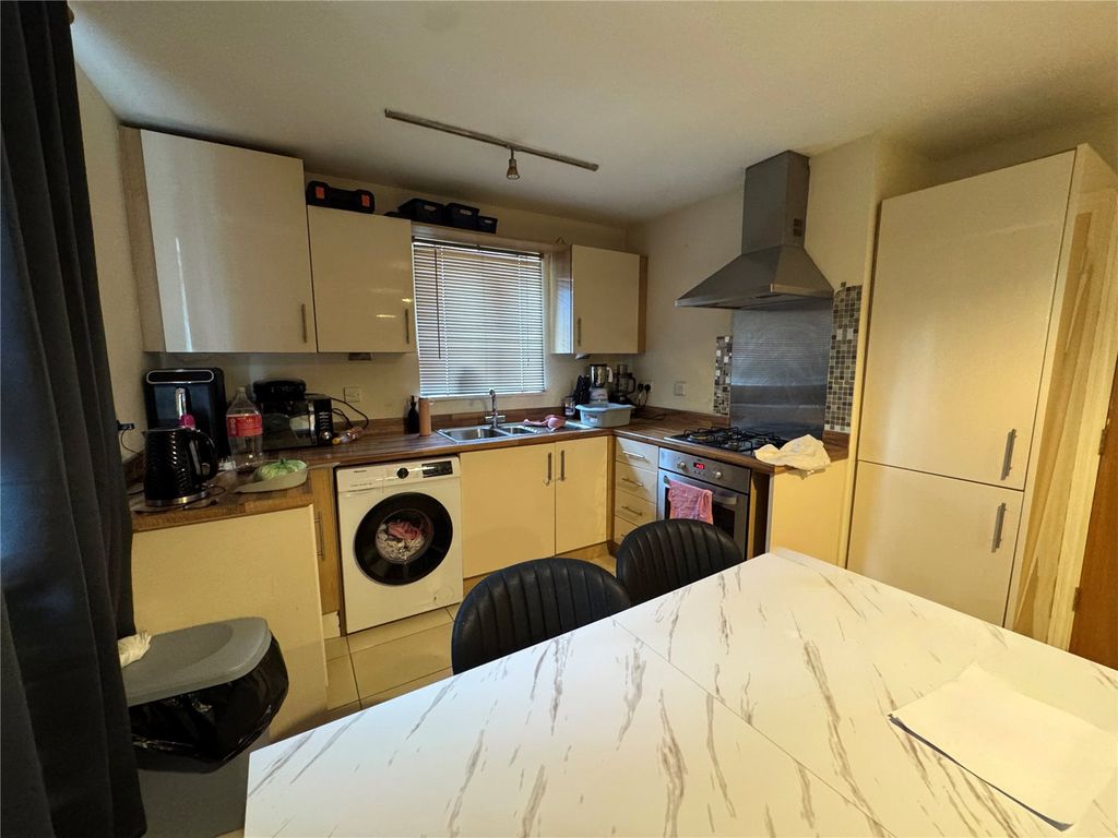 Property photo 3 of 6 Kitchen
