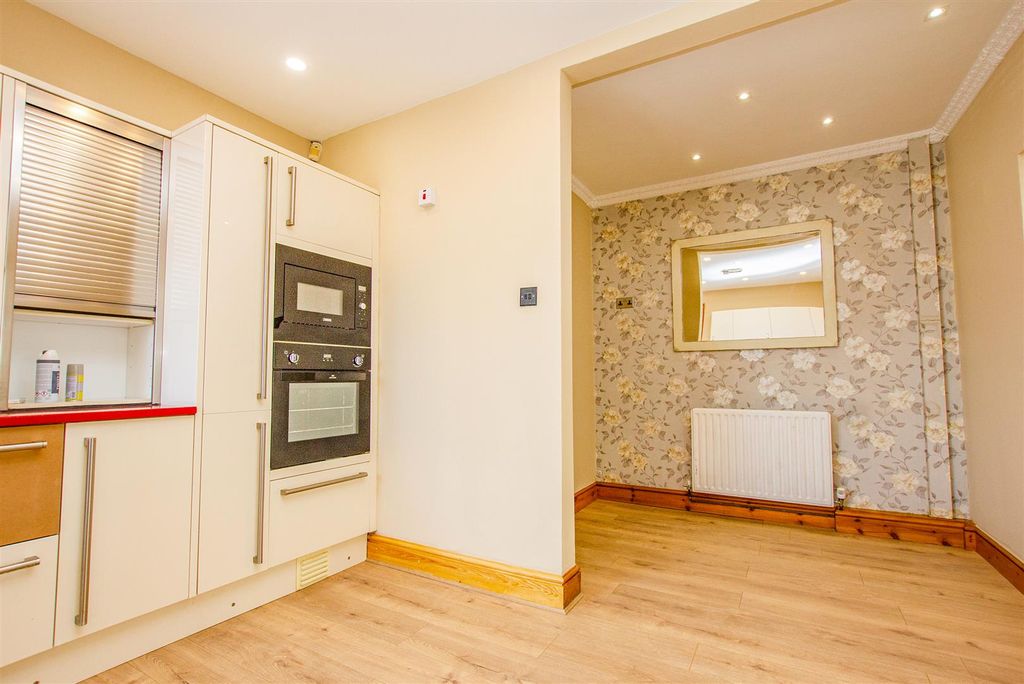 Property photo 2 of 20 Kitchen/Dining Room