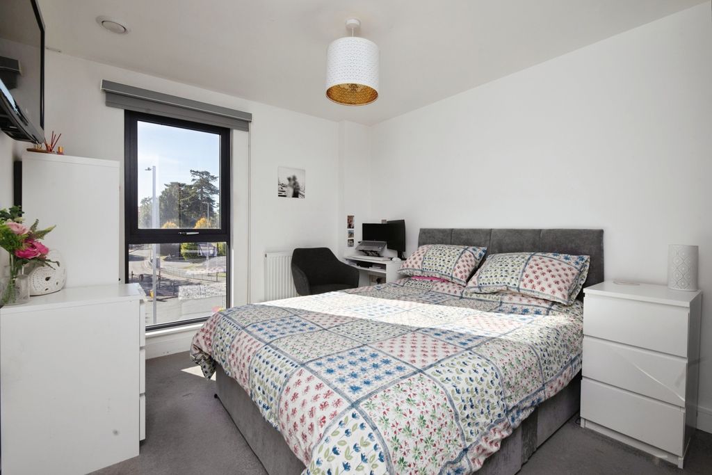 Additional image 9 of 2 bed flat for saleThe Broadway, Loughton, Essex IG10
