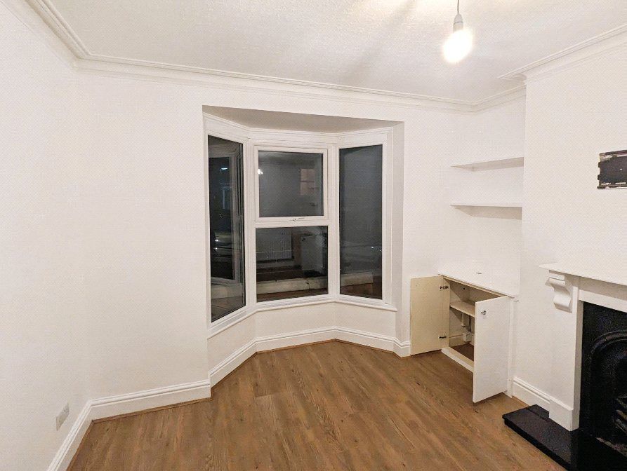 Property photo 2 of 7 Living Room