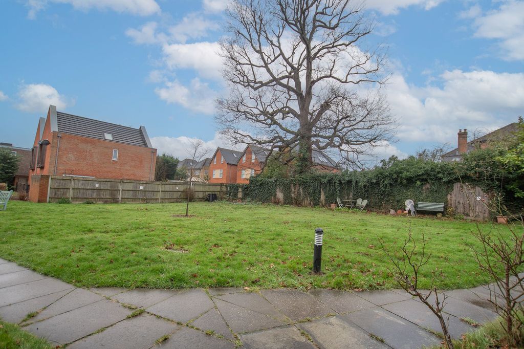 Property photo 2 of 7 Communal Garden