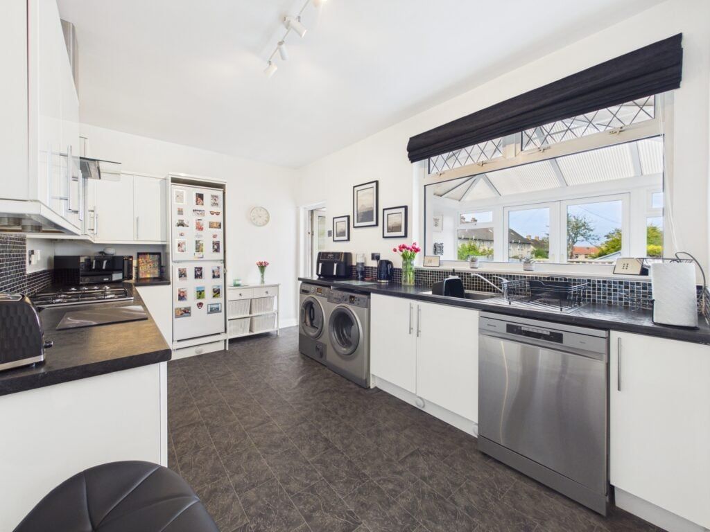 Property photo 3 of 26