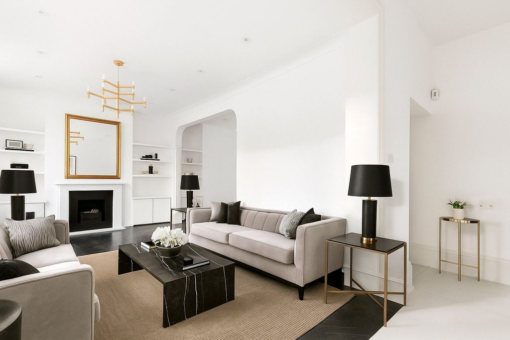 Property photo 3 of 22 Reception