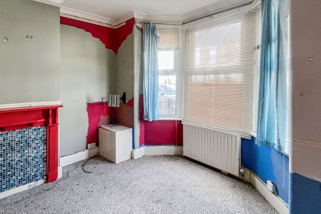 Property photo 3 of 16 Ground Floor Flat, 15 Azof Street, Greenwich, London Se10 0Eg