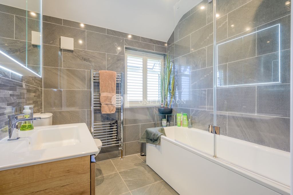 Property photo 3 of 47