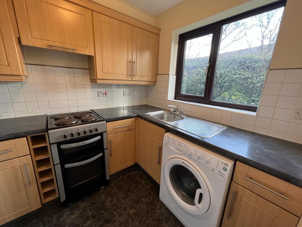 Property photo 3 of 8 Kitchen