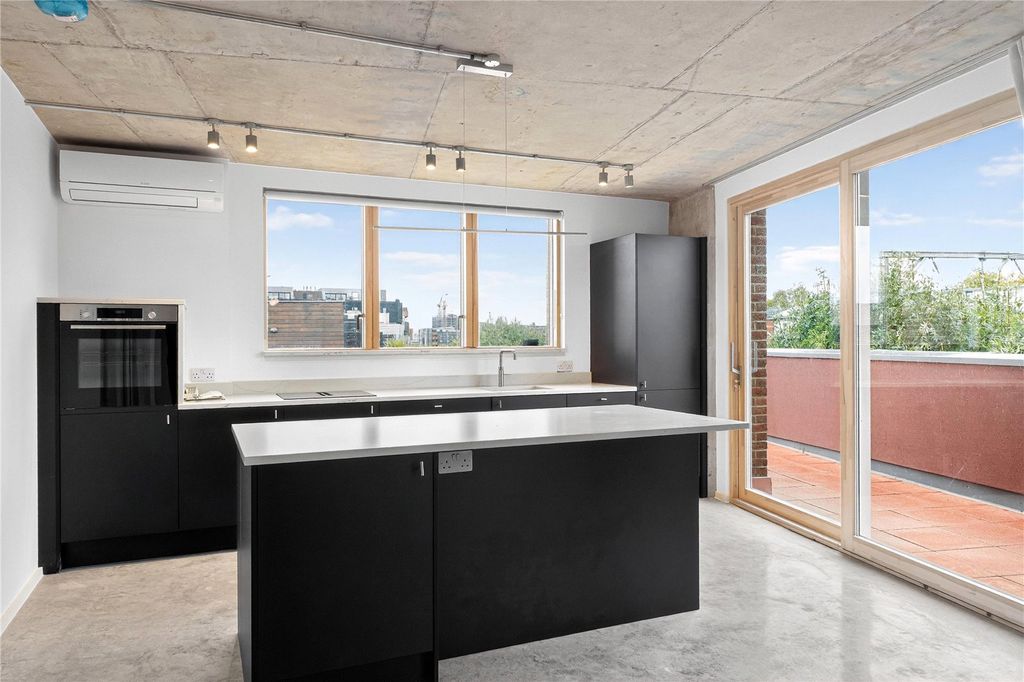 Property photo 2 of 20 Kitchen