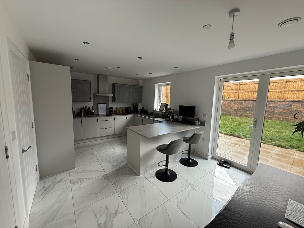 Property photo 3 of 13 Kitchen