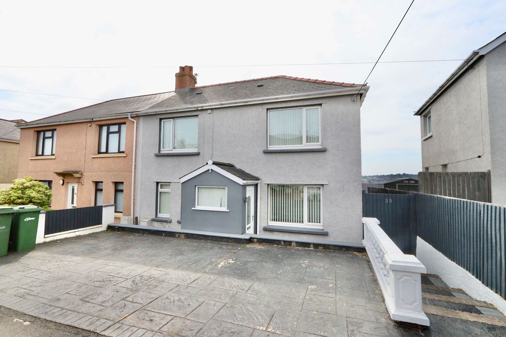 Property photo 3 of 41