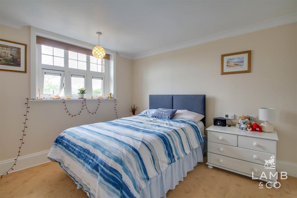 Additional image 5 of 1 bed flat for saleThe Esplanade, Frinton-On-Sea CO13