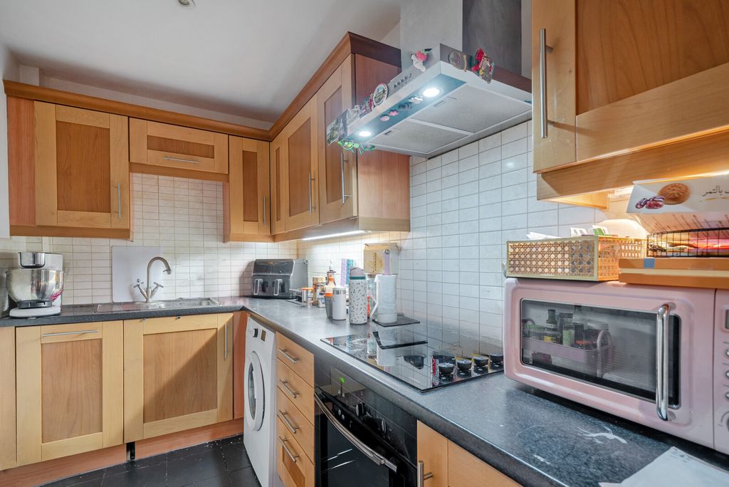 Property photo 3 of 6 Kitchen