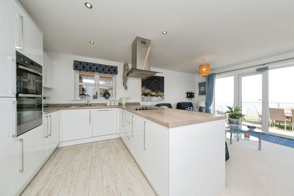 Property photo 2 of 28 Pbox-Img.Jpg