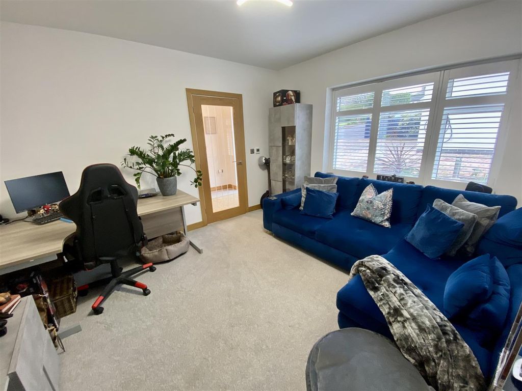 Property photo 3 of 27 Sitting Room/Snug