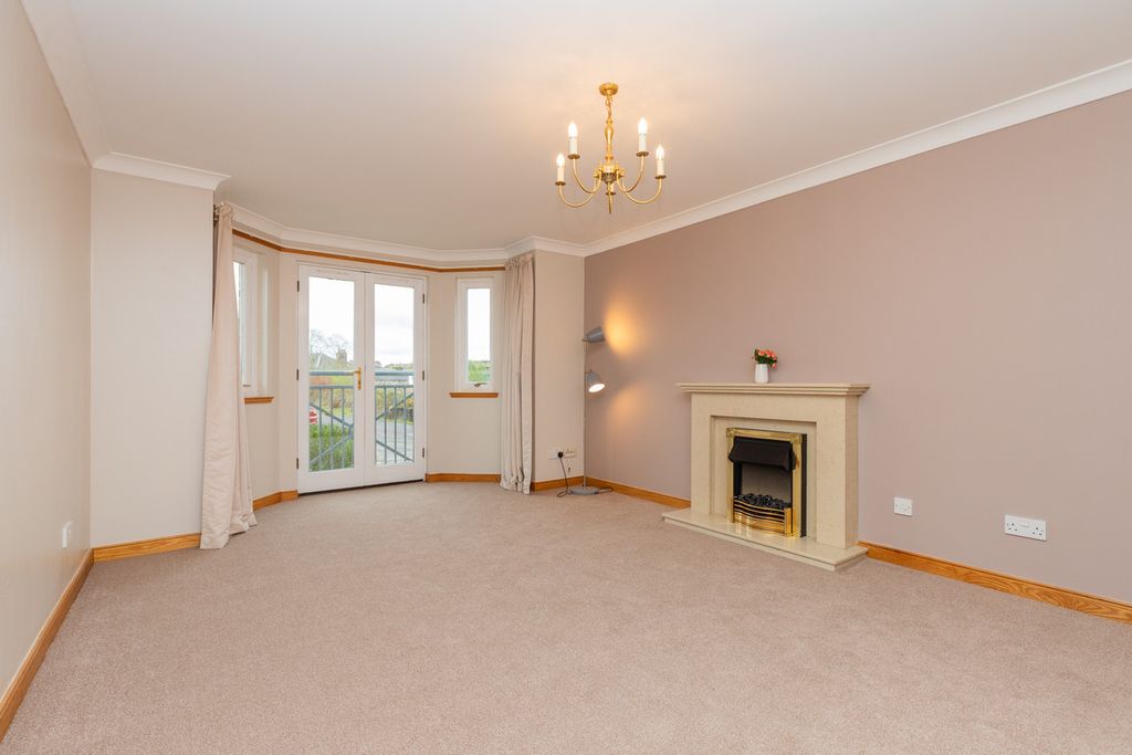 Property photo 2 of 31