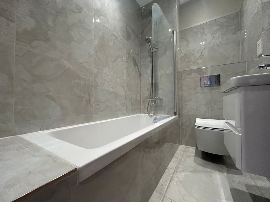 Property photo 3 of 8 Bathroom