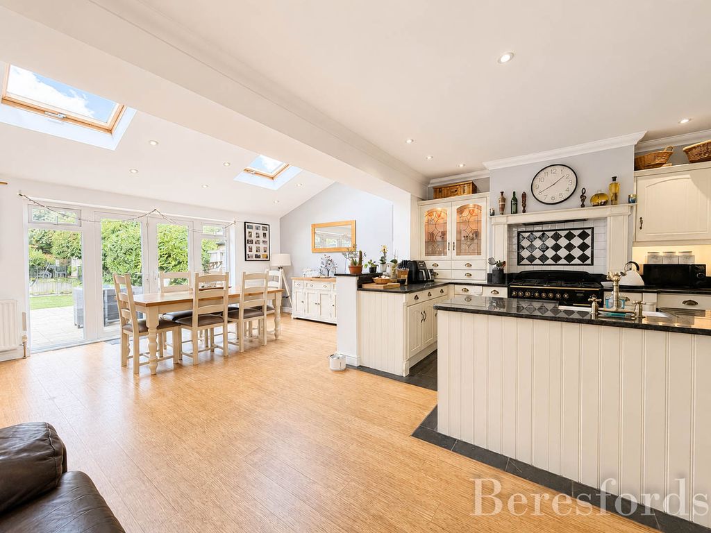 Property photo 2 of 24 Picture No. 43