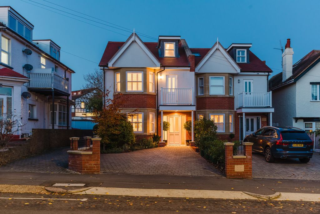 Property photo 1 of 11