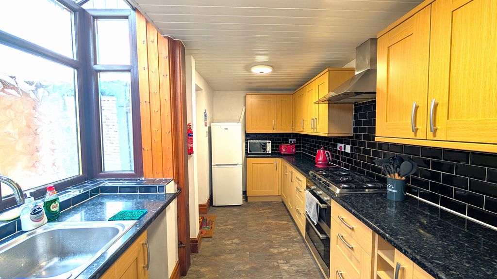 Property photo 2 of 5