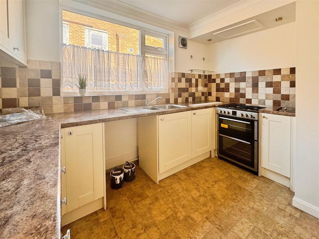 Property photo 2 of 8 Kitchen