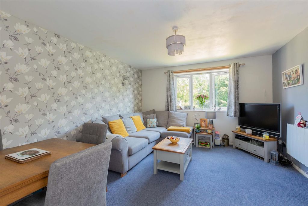 Property photo 2 of 12 56 Lowerstoft Drive-11.Jpg