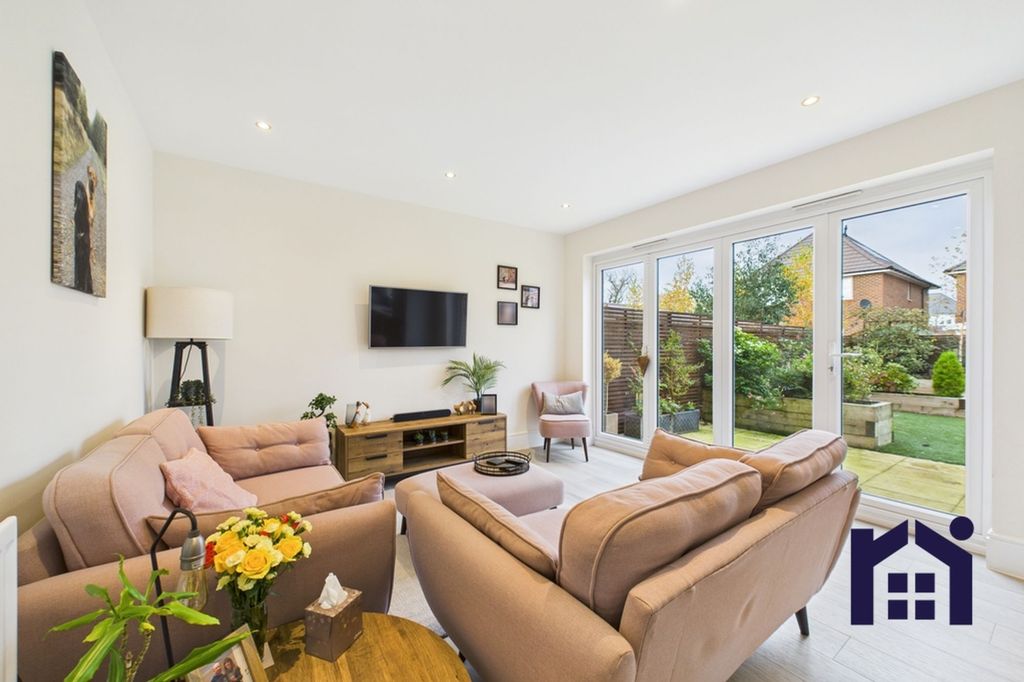 Property photo 2 of 22 Snug