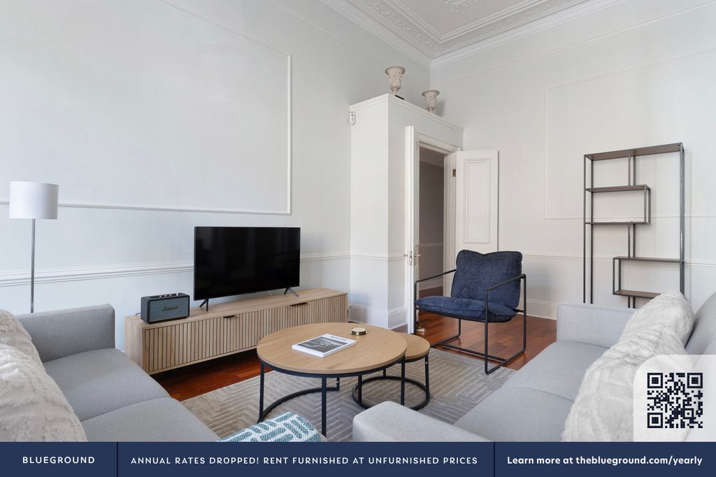 Property photo 3 of 24 Living Room