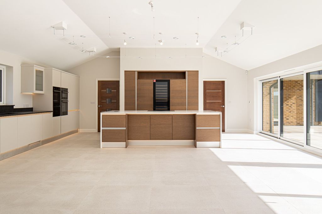 Property photo 2 of 47 5054312