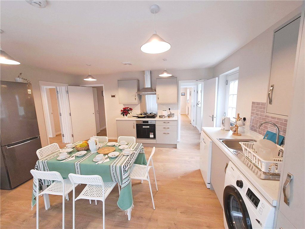 Property photo 3 of 11 Kitchen/Dining