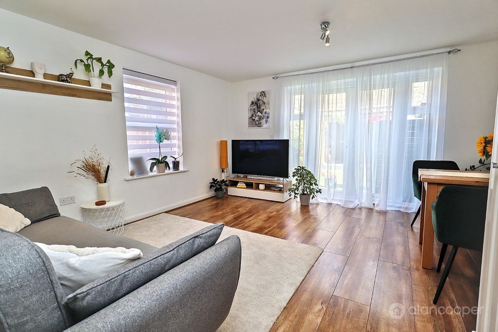 Property photo 2 of 27 5335405