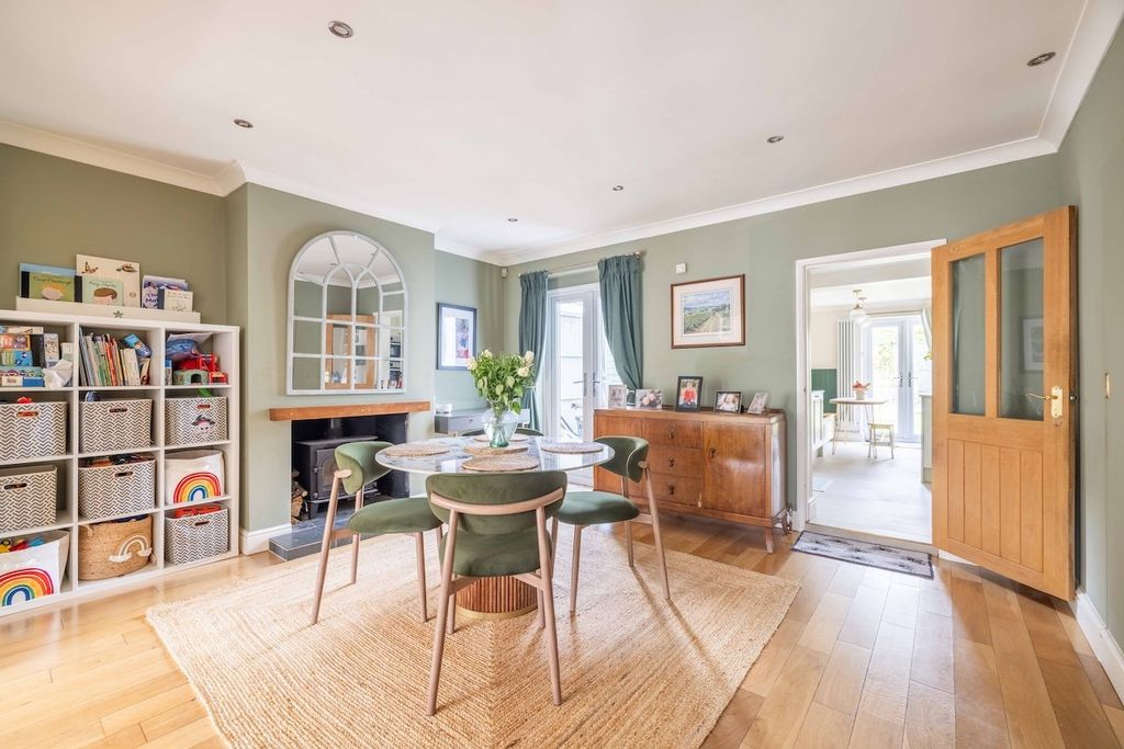 Property photo 2 of 23