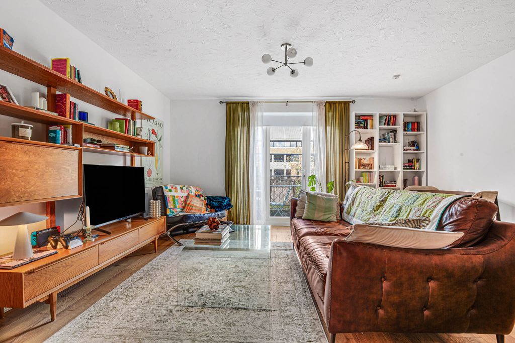 Property photo 3 of 11 842A1501Hdr