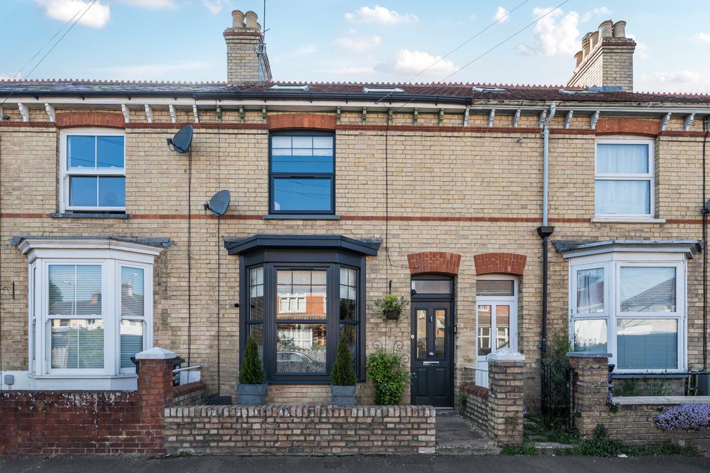 Property photo 1 of 25 .