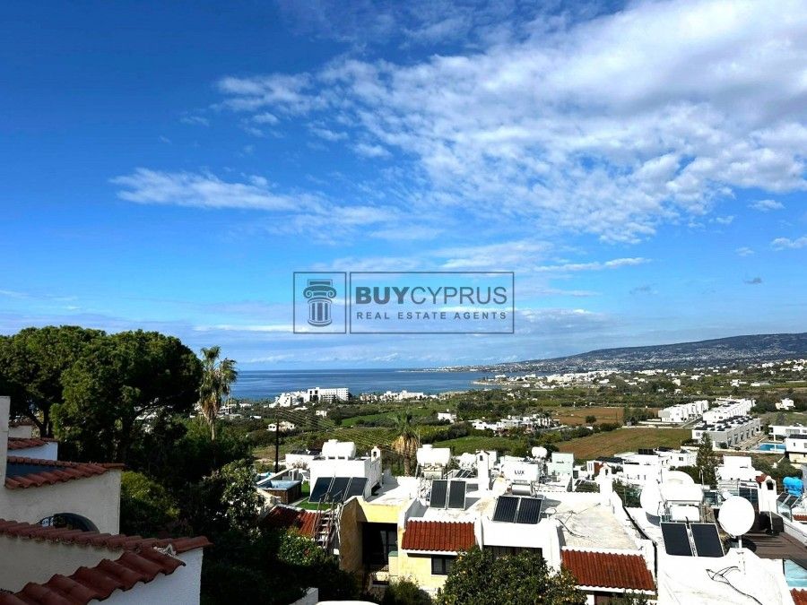 Property photo 2 of 27