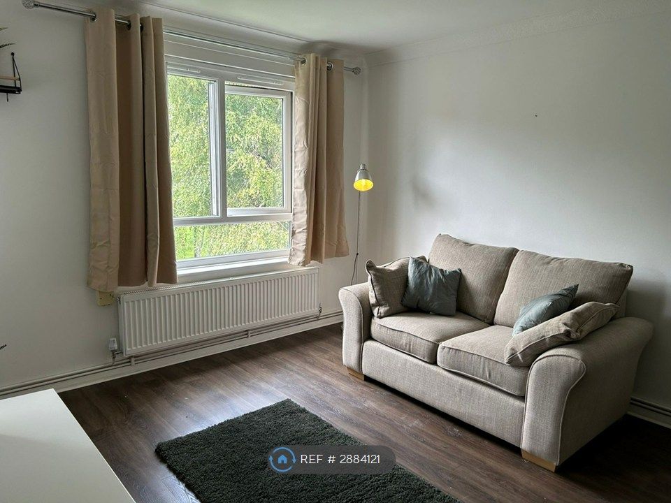 Property photo 2 of 35 Living Room