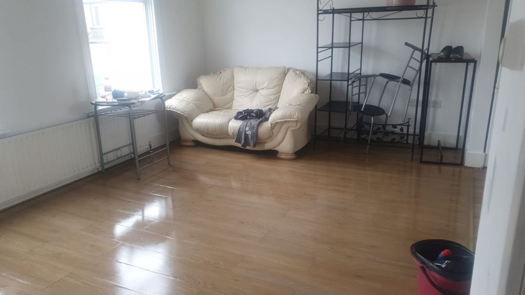 Property photo 1 of 4 1 Bedroom Flat